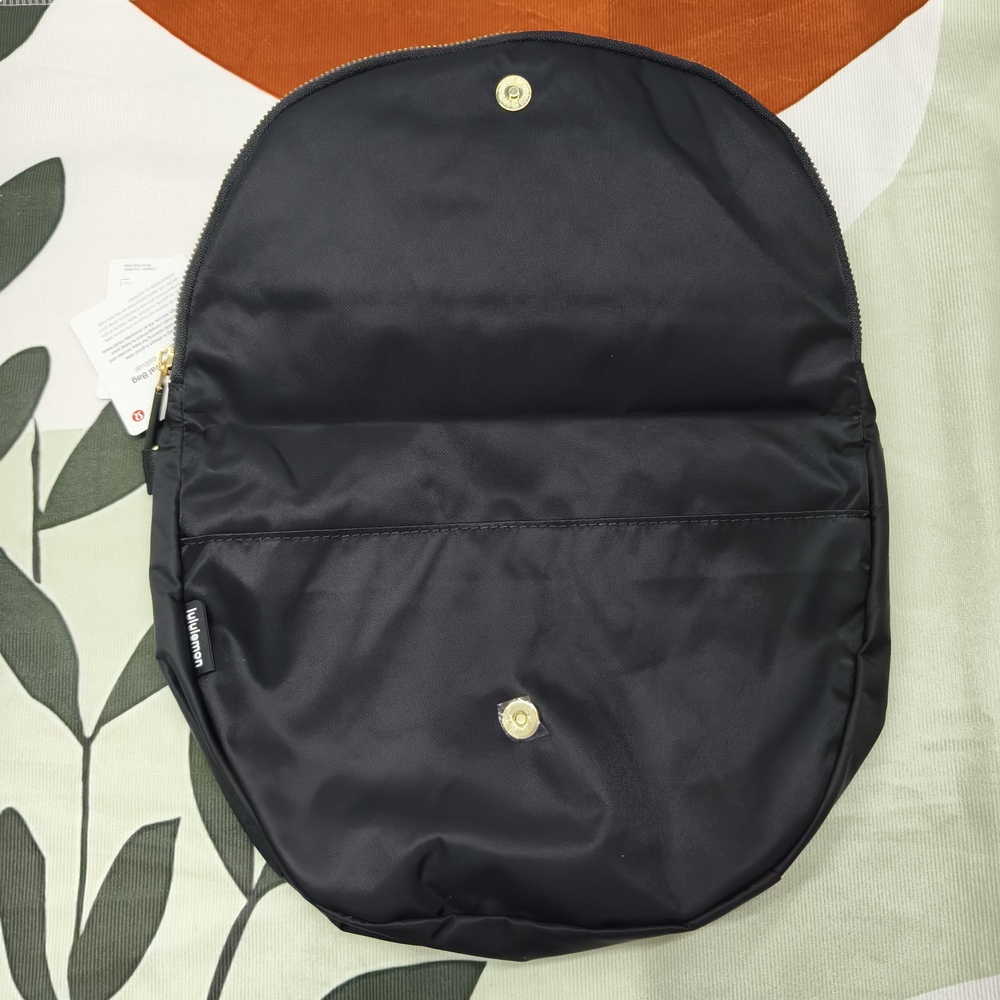 🍒Lululemon All Night Festival Bag 5L - Black w/ Gold Hardware Crossbody - Picture 3 of 4